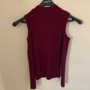 Cold shoulder Light Weight Turtle Neck In Maroon